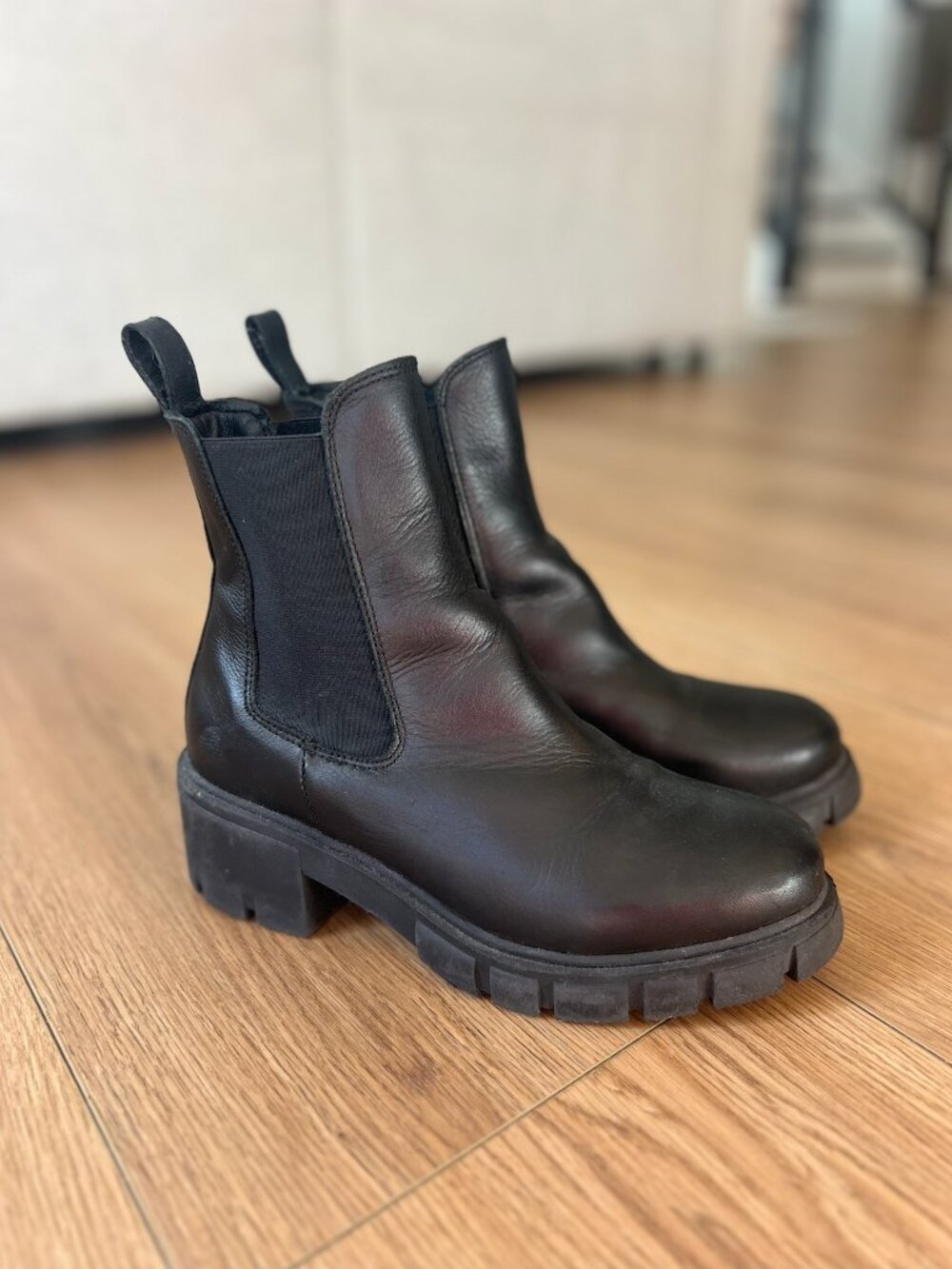 Black Leather Womenʼs Size 7 Made in Spain Combat Boot